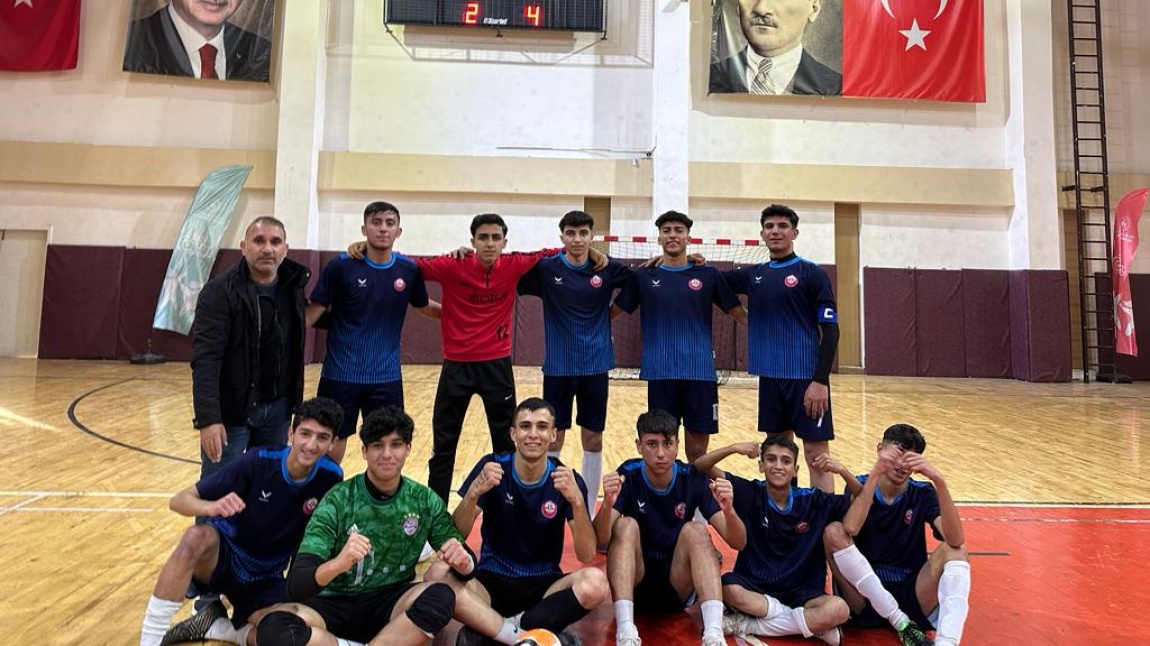 Gençlik spor il müdürlüğünün düzenlediği futsal turnuvasında finale yükseldik! 