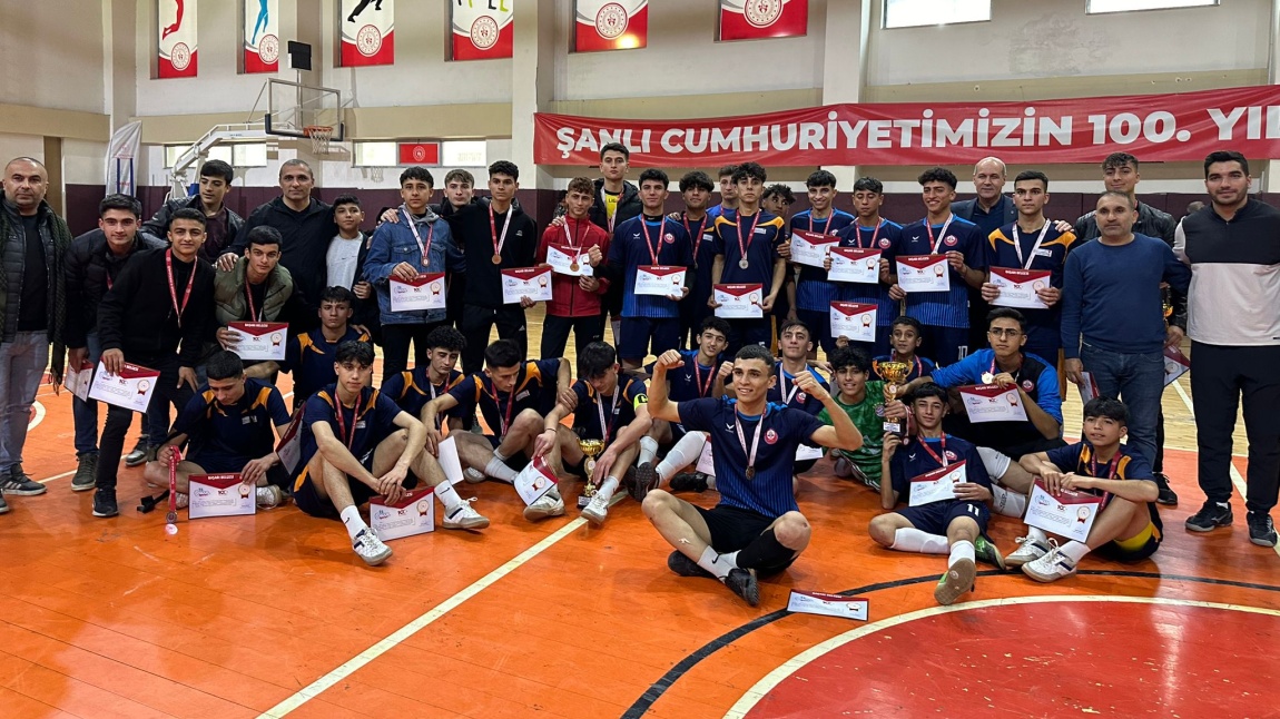 Gençlik spor il müdürlüğünün düzenlediği futsal turnuvasında şampiyon olduk! 